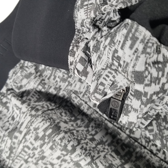 Lululemon THE Short Size Extra Large 7.5" Inseam Gray Abstract Geometric Mens - Picture 4 of 9